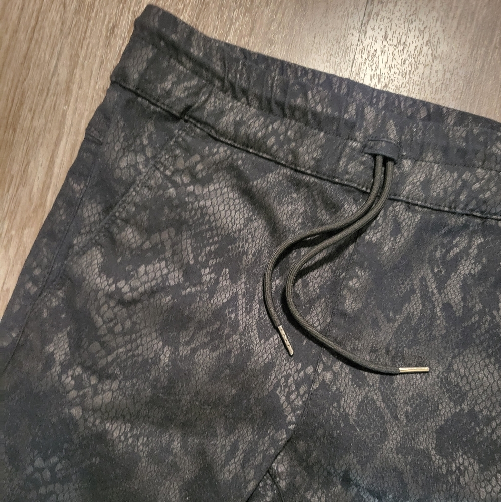 Bevy Flog Shely Snakeskin Python Print Pull On Dr… - image 6